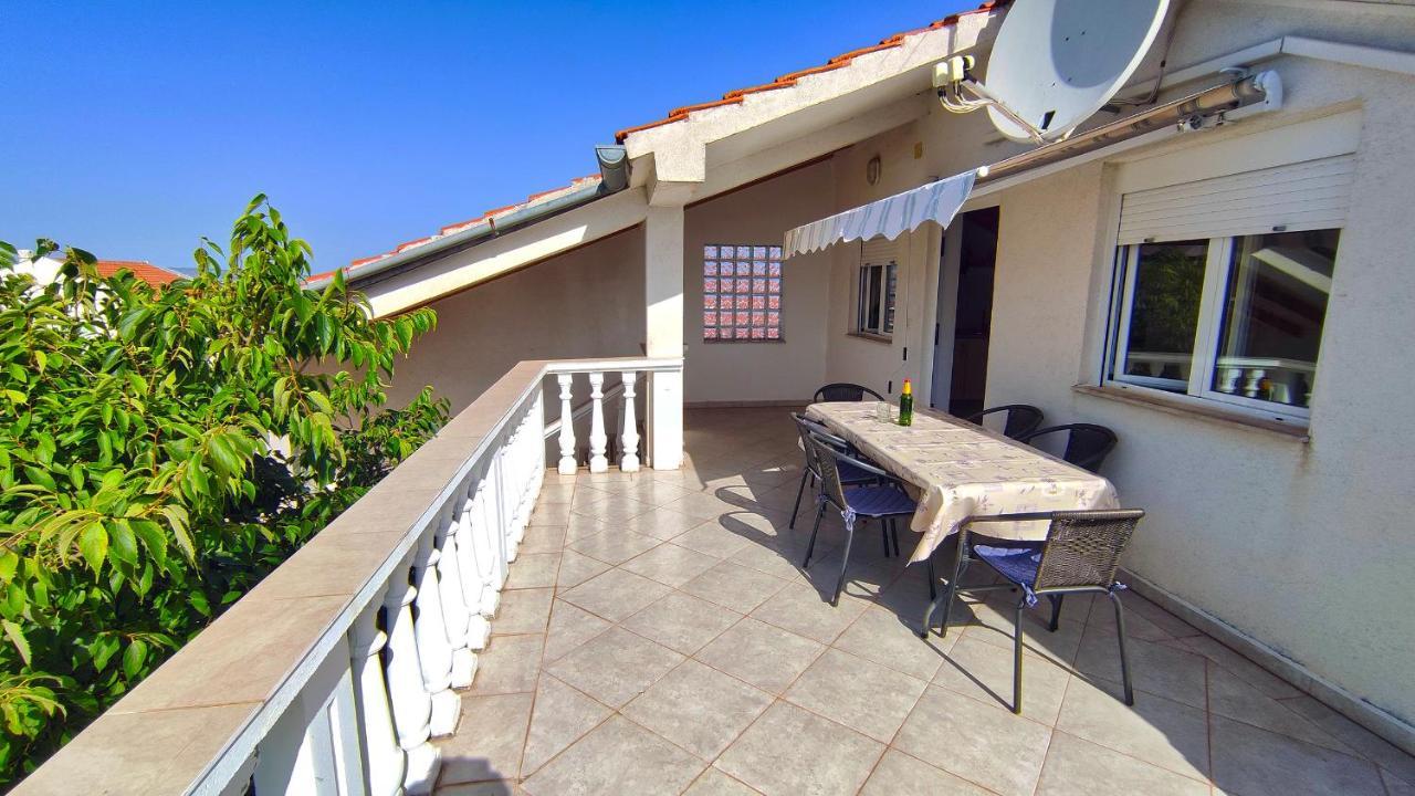 Apartment Amigo Селине Екстериор снимка