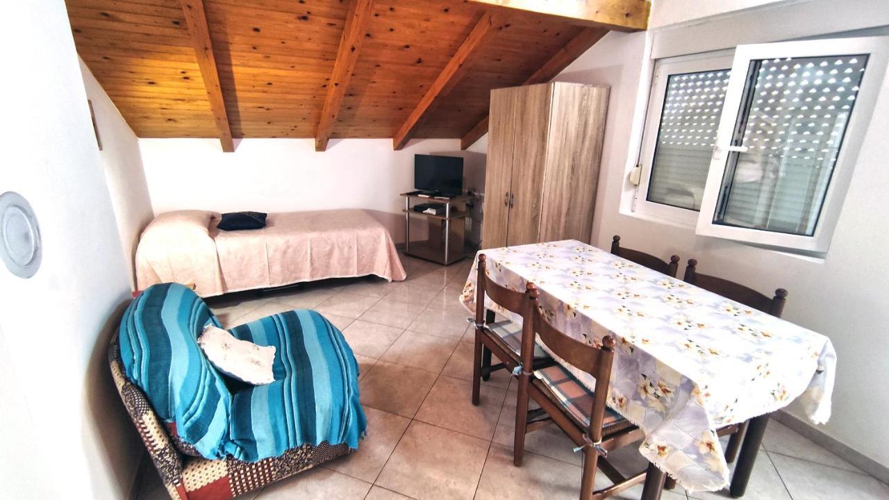 Apartment Amigo Селине Екстериор снимка