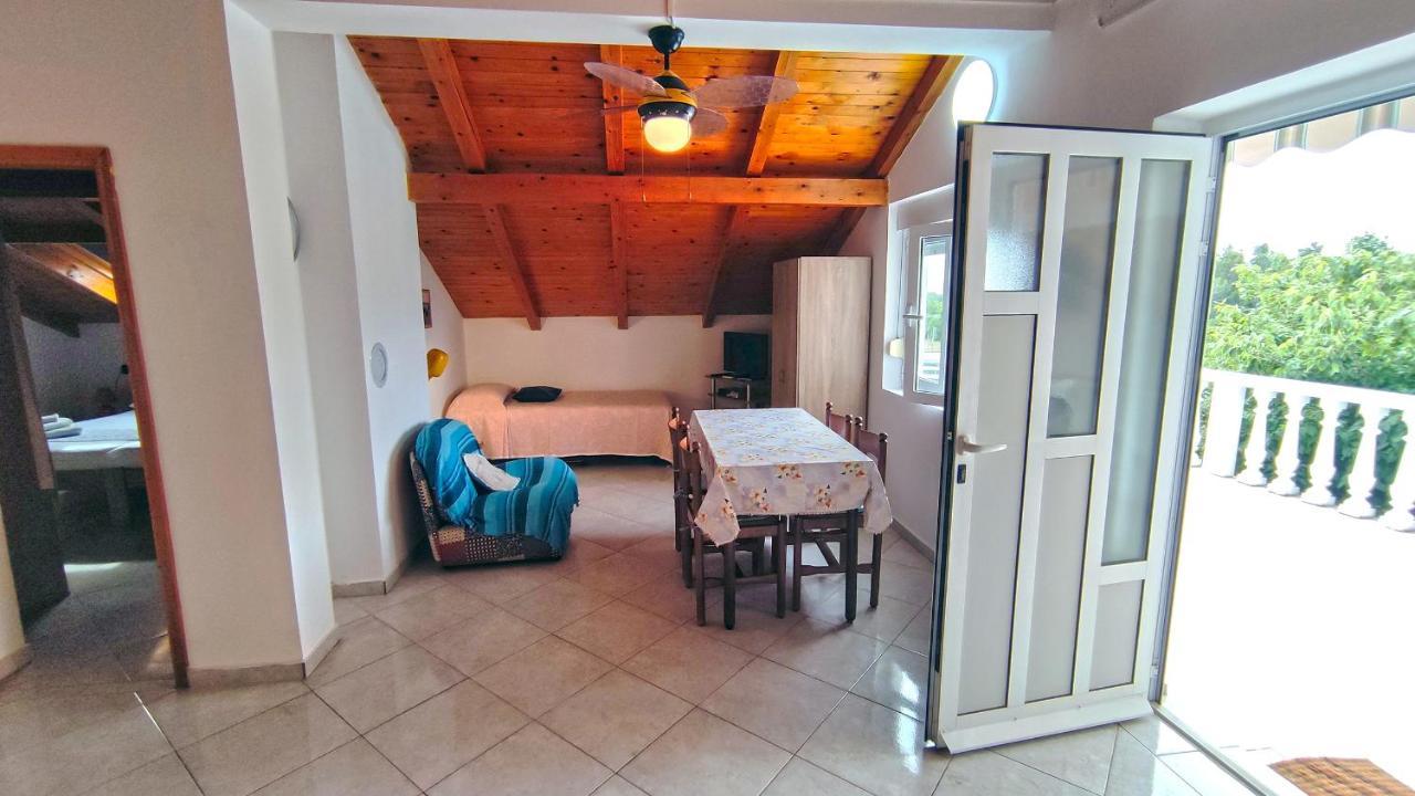 Apartment Amigo Селине Екстериор снимка